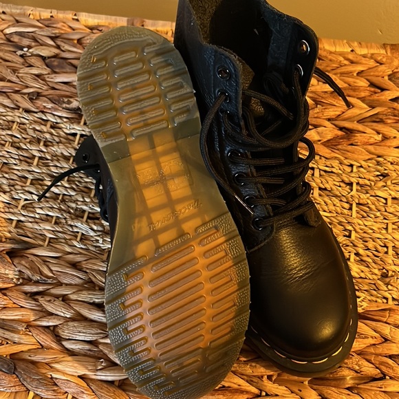 Dr. Martens like new. Only wore few times - Picture 2 of 5